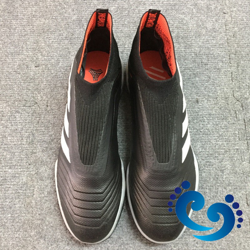 Giày đá bóng Predator Tango 18 TF đen