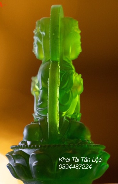 Tượng Quan Âm 2 mặt màu xanh để ô tô tặng kèm đế đèn pha lê
