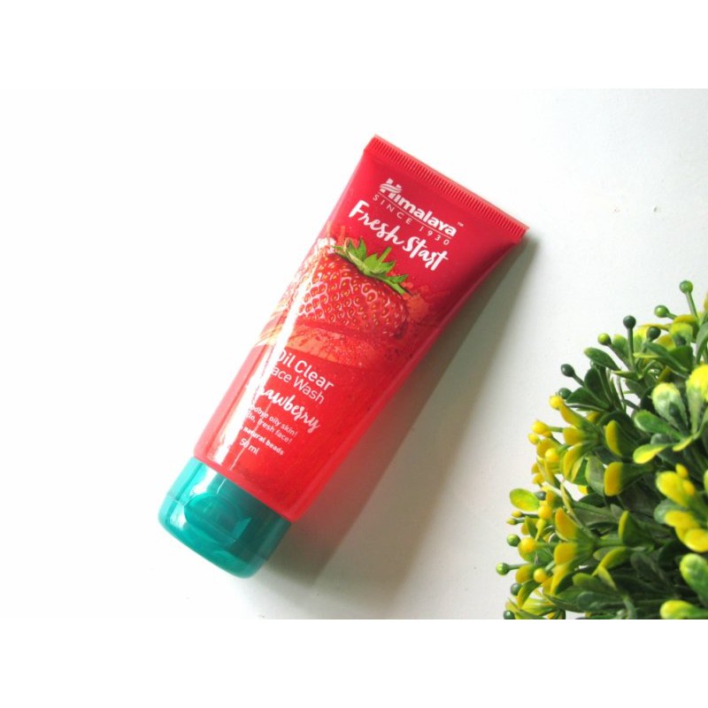 Sữa rửa mặt làm đều màu và mịn da Himalaya Fresh Start Oil Clear Strawberry Face Wash 100ml | BigBuy360 - bigbuy360.vn