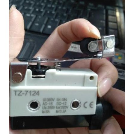 Công tắc hành trình  TZ-7124 có bánh xe kiểu gập