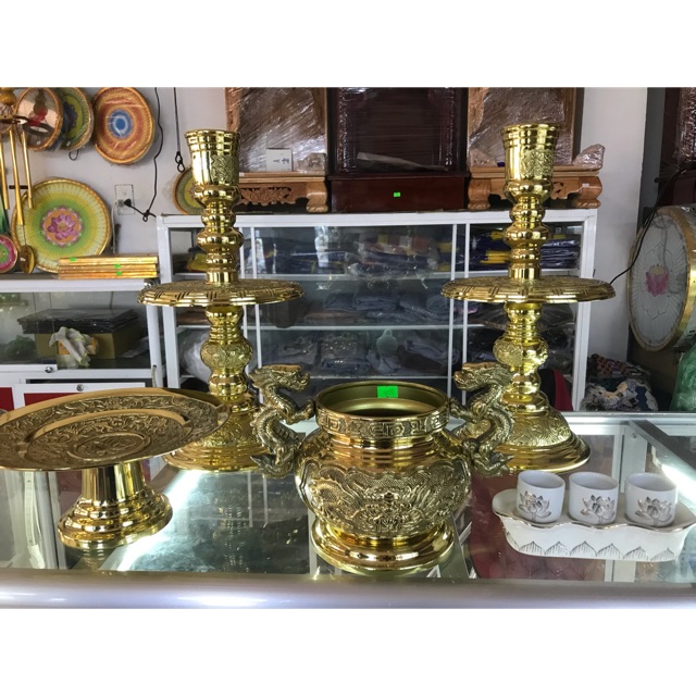 Bộ đồng gồm chân đen, và lư