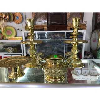Bộ đồng gồm chân đen, và lư