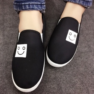 Giày slip on mặt cười màu đen VV14