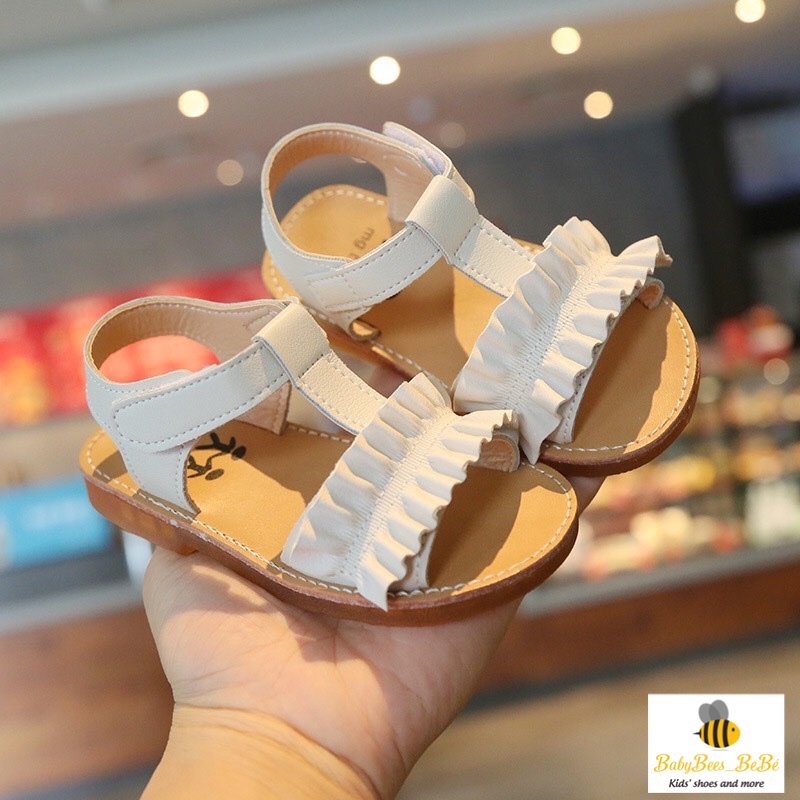 Sandal quai ngang kiểu bèo nhún cho bé gái, dép quai hậu cho bé gái đi học đi chơi mẫu v621 (trắng, đen)