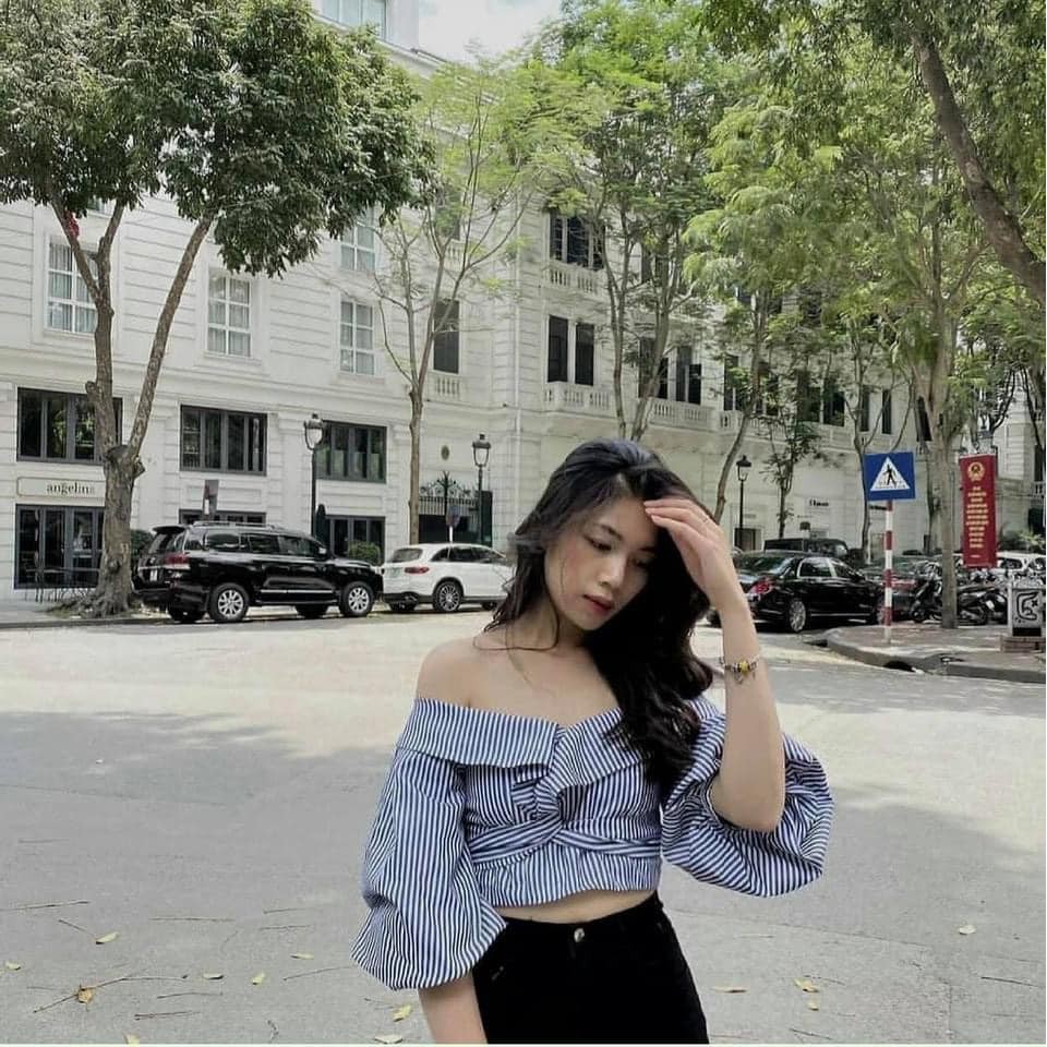 Áo kẻ croptop xoắn eo tay dài như hình