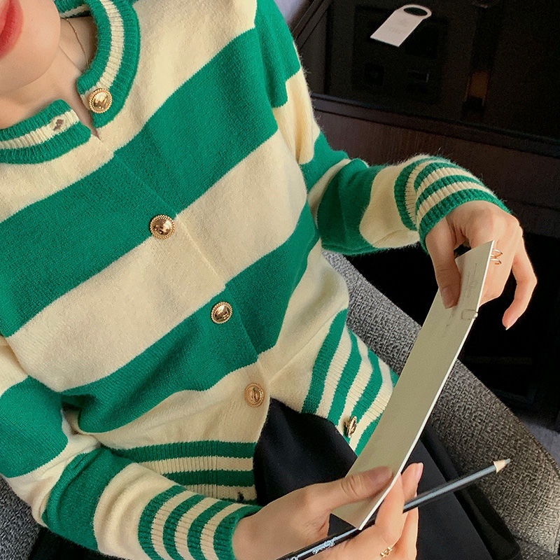 Áo sweater dệt kim tay dài họa tiết kẻ sọc phối khóa kim loại thời trang thu đông