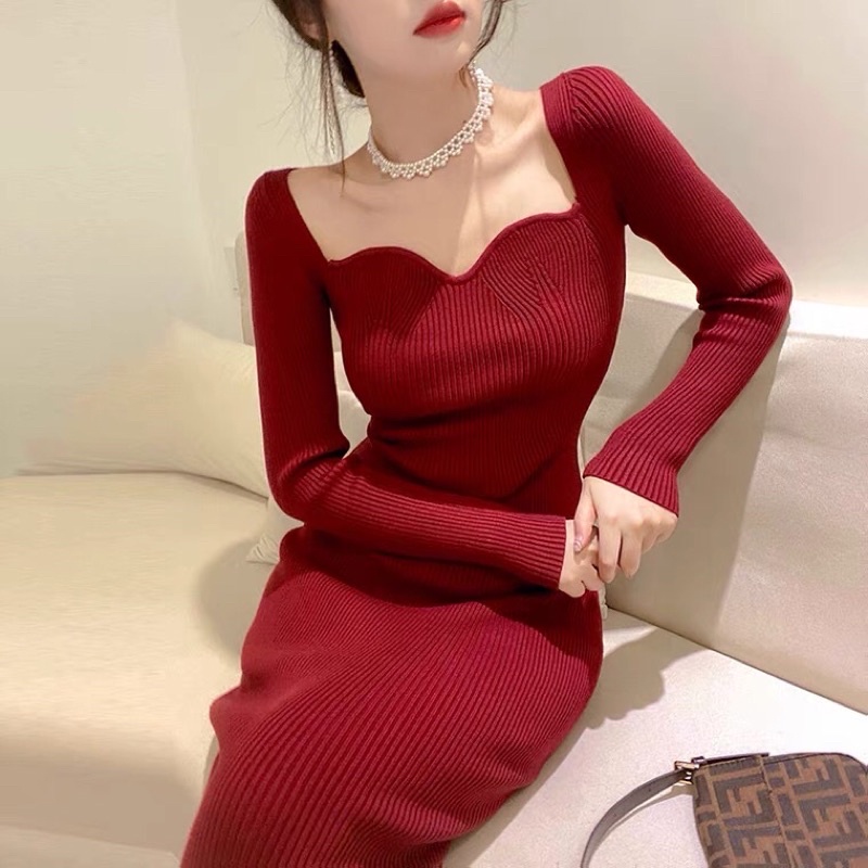 Đầm len ôm body dáng dài cổ vuông ngực tôn xương quai xanh váy len tăm dệt kim tay dài mùa giáng sinh cổ U kiểu Hàn