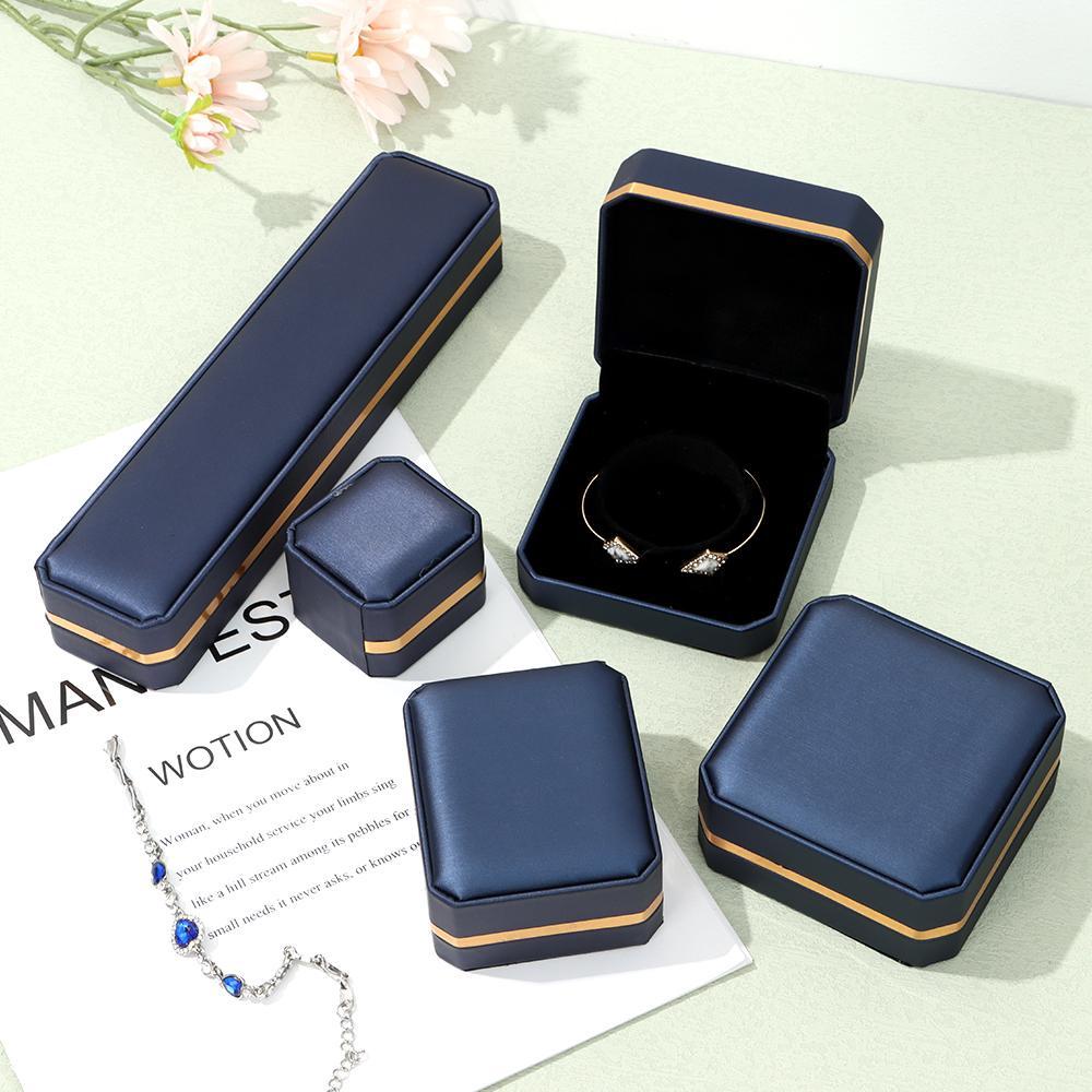 Hộp Đựng Nhẫn / Đồng Hồ Bằng Nhựa Chất Lượng Cao Ốp