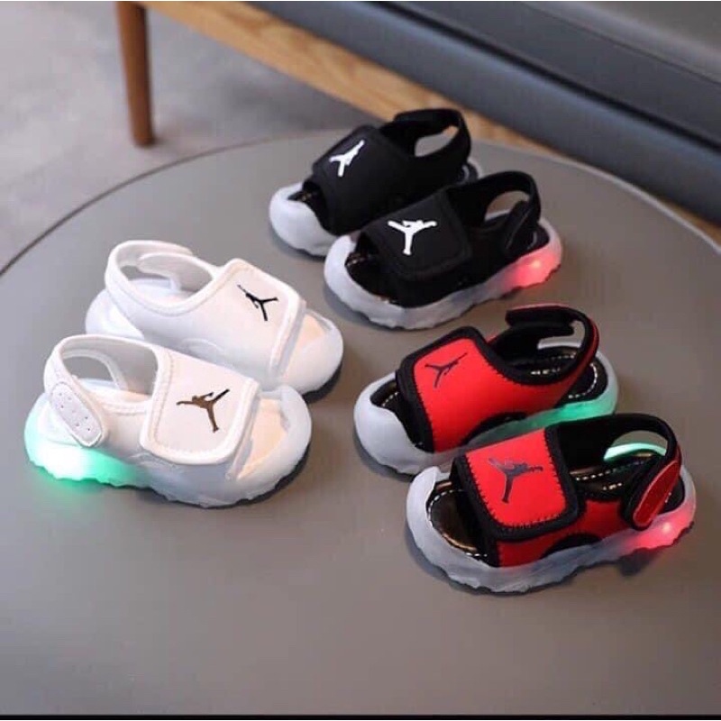 (Sẵn)Sandal quai dán có đèn mùa hè bé trai