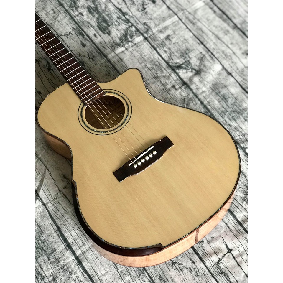 Đàn Guitar Custom Còng Cườm C-35SV SX tại Guitar Sao Việt