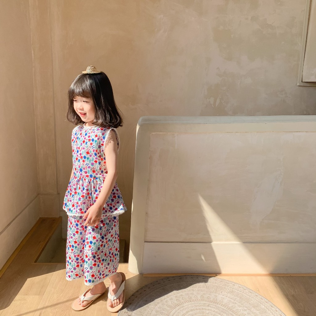 Set quần áo hoạ tiết hoa cho bé