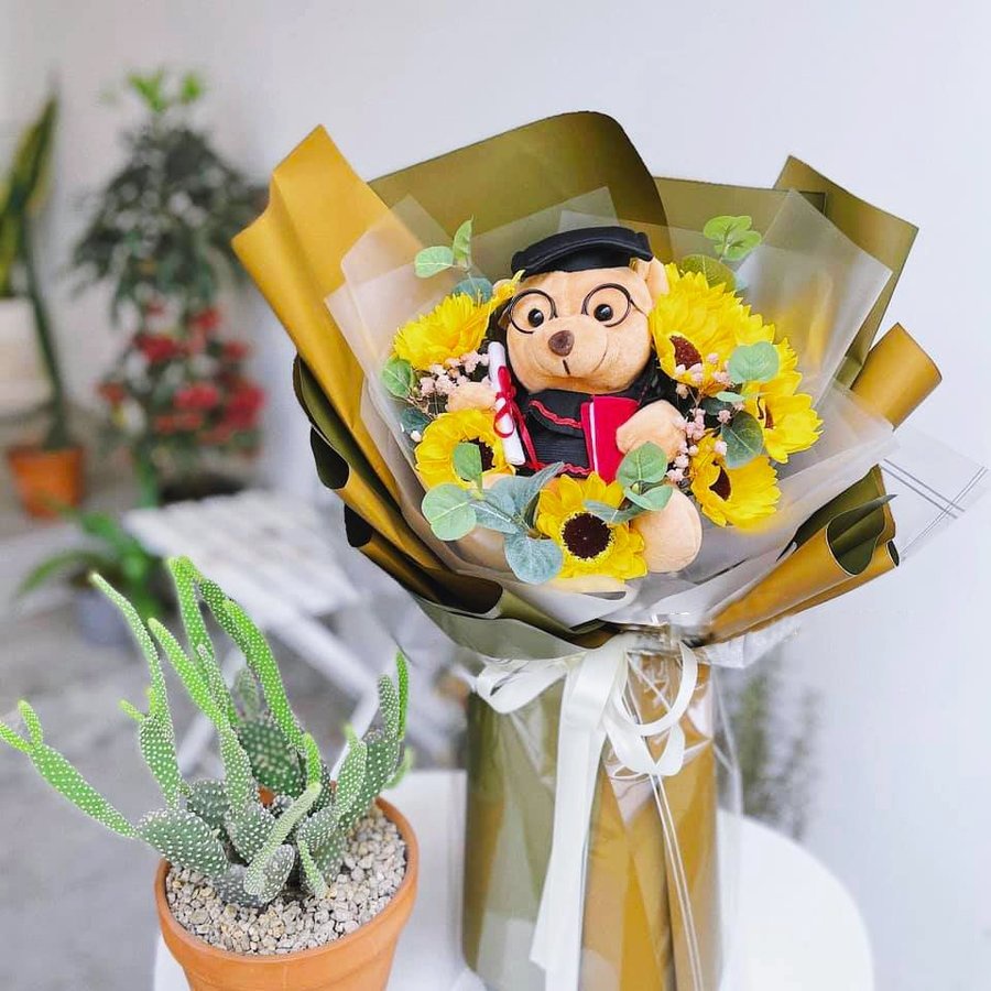 Bó hoa hướng dương & hoa hồng có kèm gấu bông làm quà tặng lễ tốt nghiệp ý nghĩa giá rẻ  siêu đẹp tại TPHCM