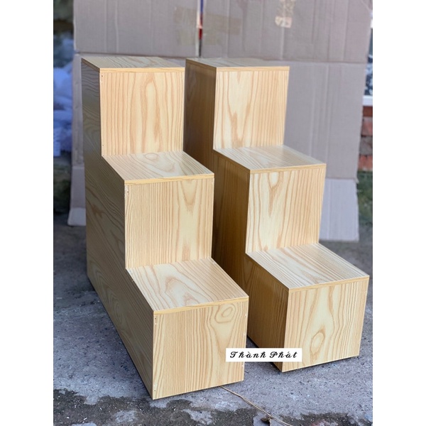 Bục Tam Cấp Đặt Cạnh Bàn Thờ Thần Tài, Bục Tam Cấp Đặt 2 Bên Ban Thờ Thần Tài