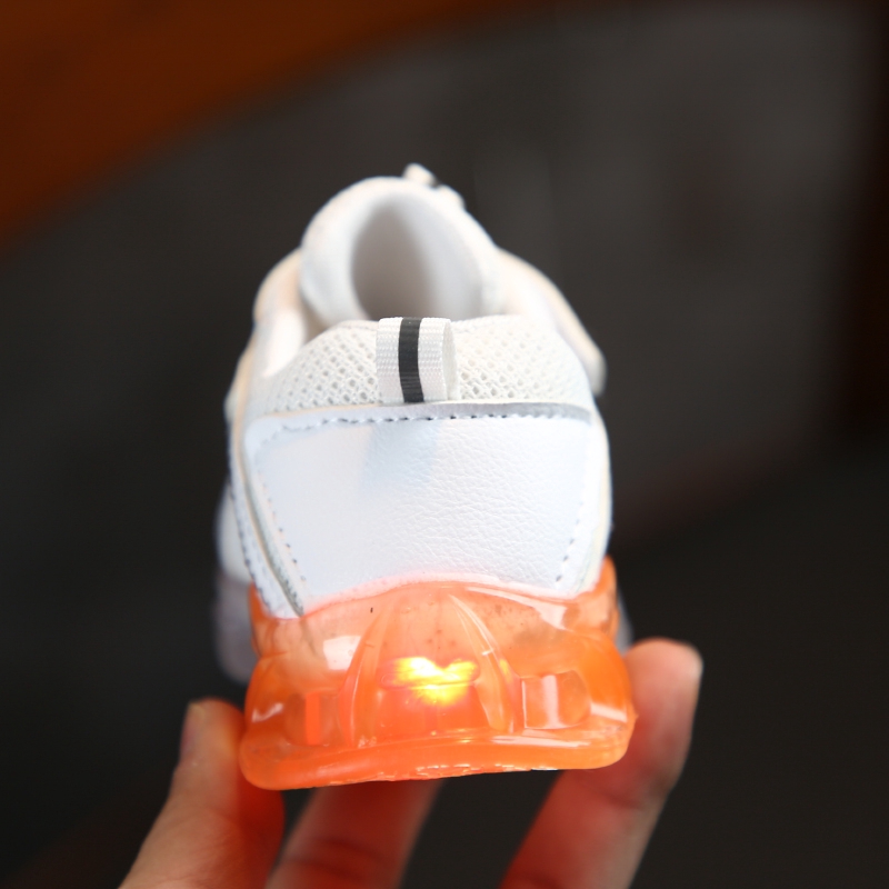 Giày thể thao có đèn LED màu trắng đen cho bé