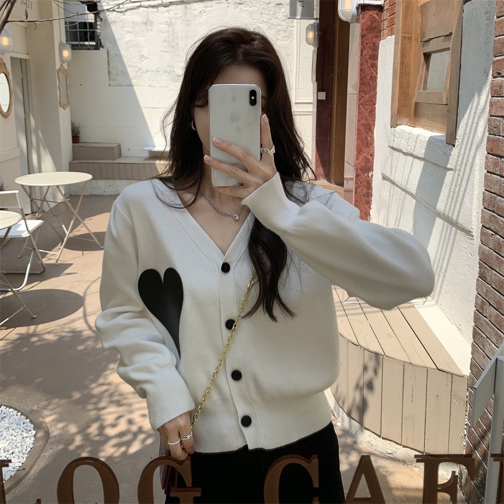 Áo khoác cardigan vải len cổ V họa tiết trái tim thời trang cho nữ | BigBuy360 - bigbuy360.vn