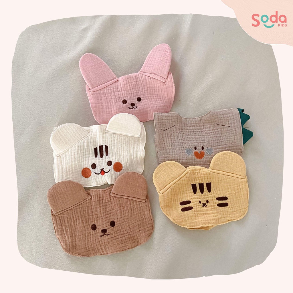 Yếm cổ cho bé chất liệu muslin, thêu hình động vật dễ thương, có cúc bấm