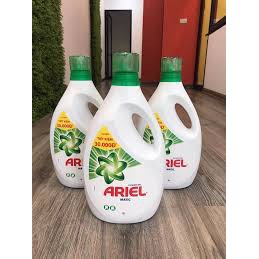 Nước giặt Ariel Matic Base gel đậm đặc 2.4kg (Dạng chai)