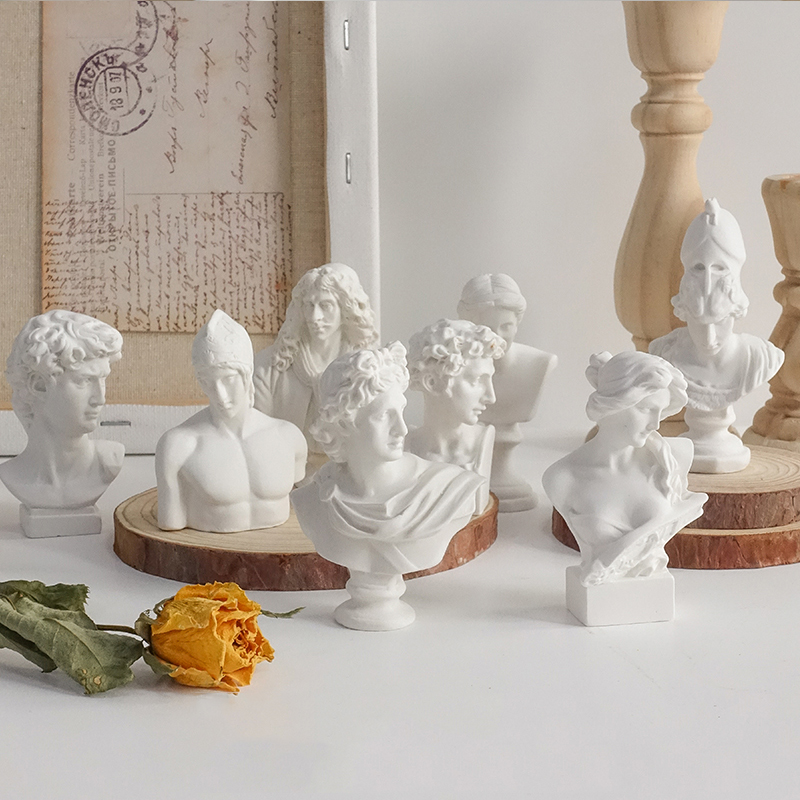 Tượng Hình Nhân Vật Bằng Nhựa Resin Mini Để Bàn Trang Trí Đẹp Mắt
