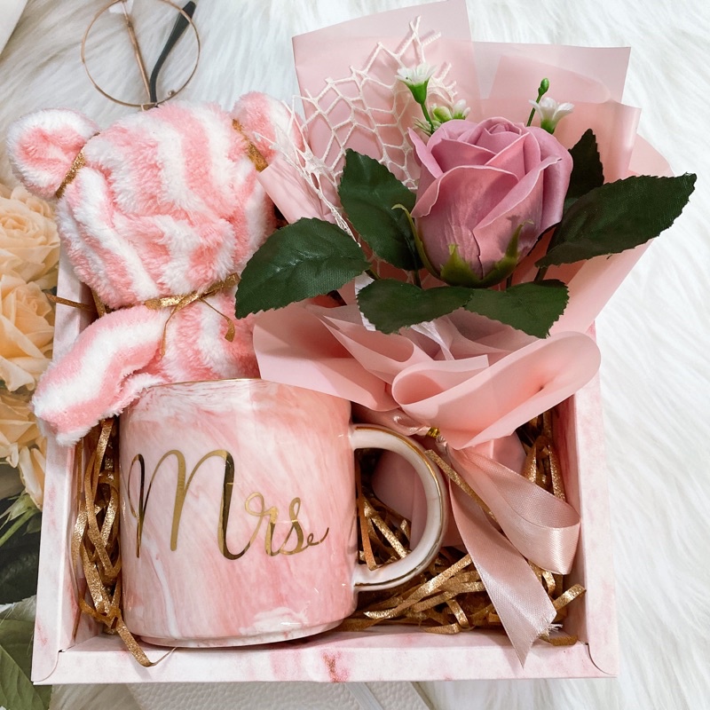 Set quà ly gấu hoa tặng sinh nhật bạn gái và và quốc tế phụ nữ 8/3 tặng kèm dây đèn