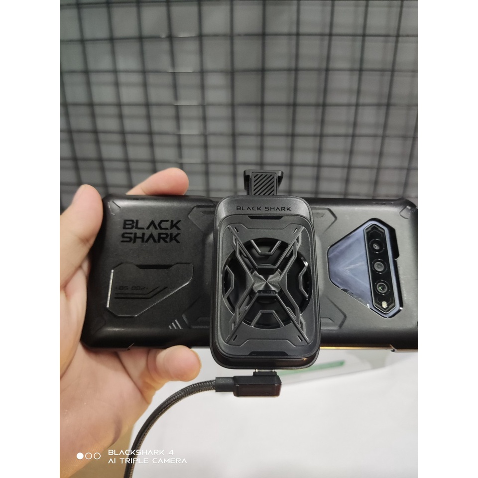 Quạt tản nhiệt điện thoại Black shark Game Cooler dáng vuông