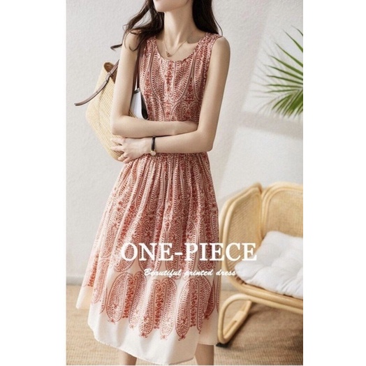 đầm váy suông xoè hoạ tiết đỏ nổi bật