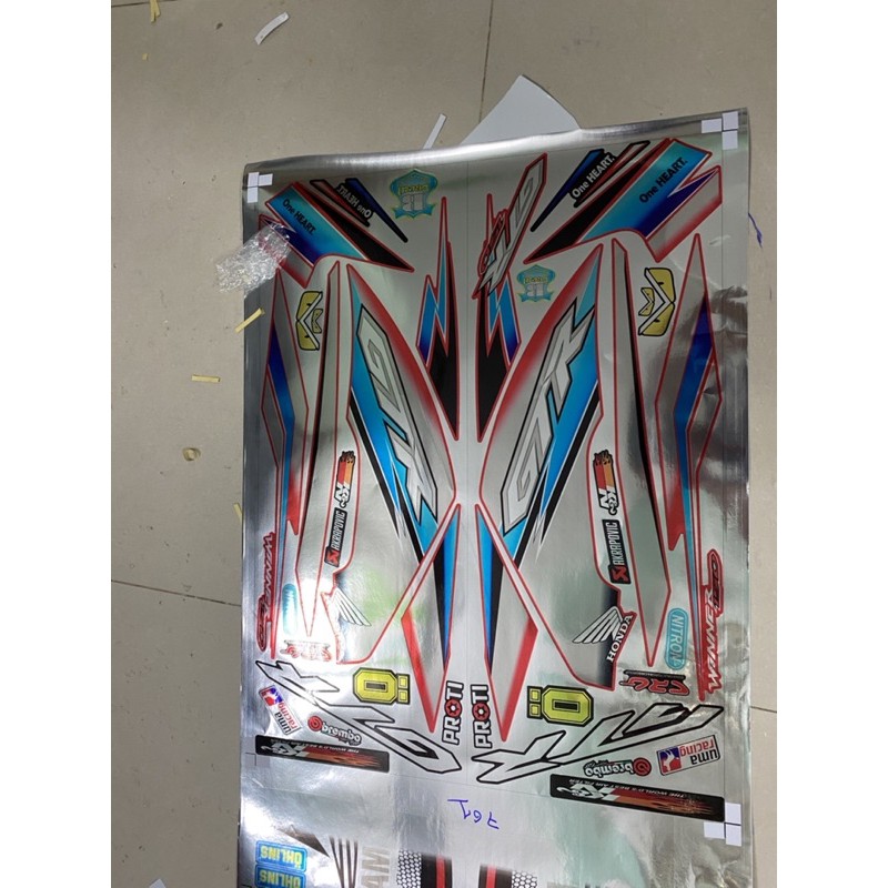 Tem chế Winner GTR Crom dán xe đỏ