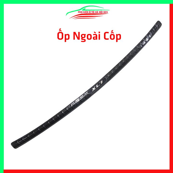 Ốp chống trầy cốp XL7 cacbon sáng bóng