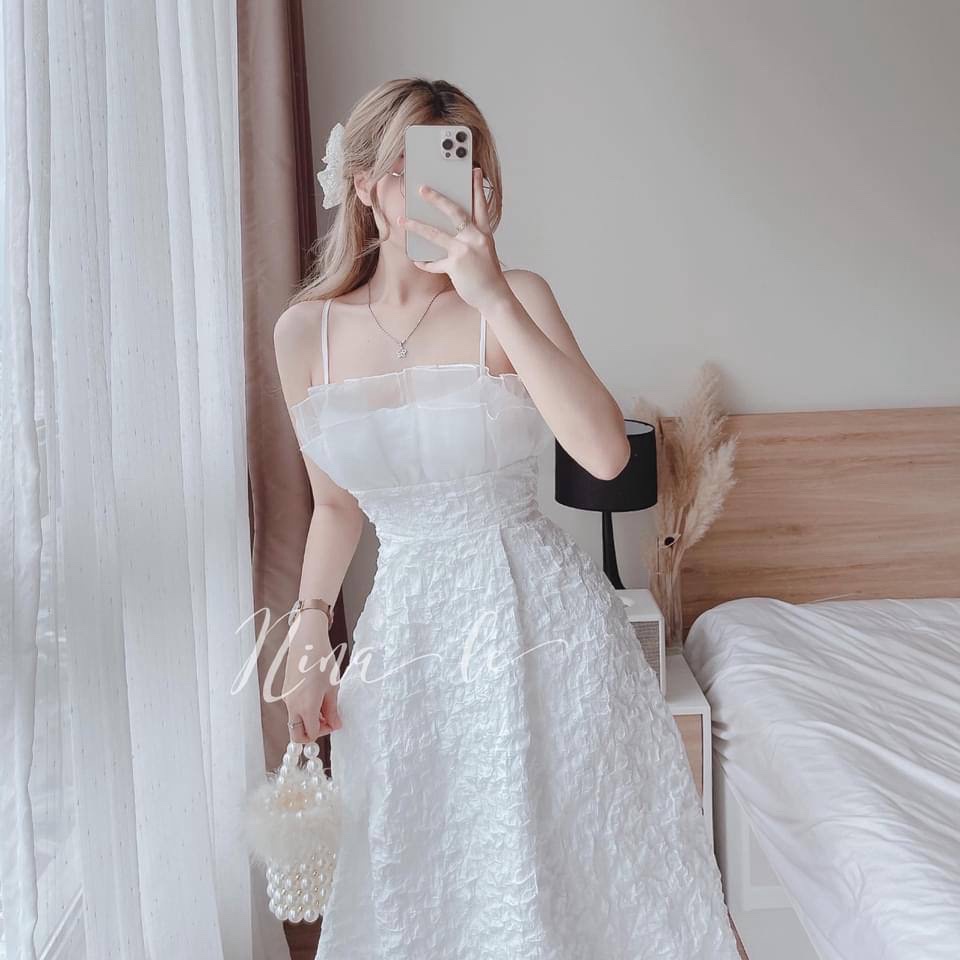 ĐẦM GẤM HOA NỔI 2S TRẮNG XẾP LY NGỰC PHỐI VOAN