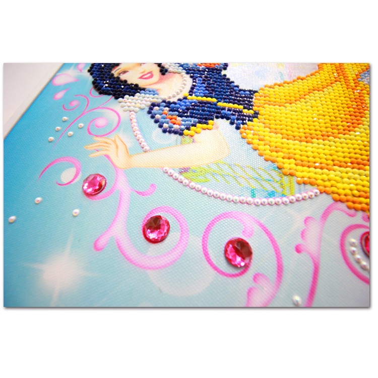 Tranh đính đá hình công chúa Elsa, Bạch Tuyết, Kitty, Siêu nhân khổ 20x20 cm (kèm khung để bàn) nhiều mẫu cho bé