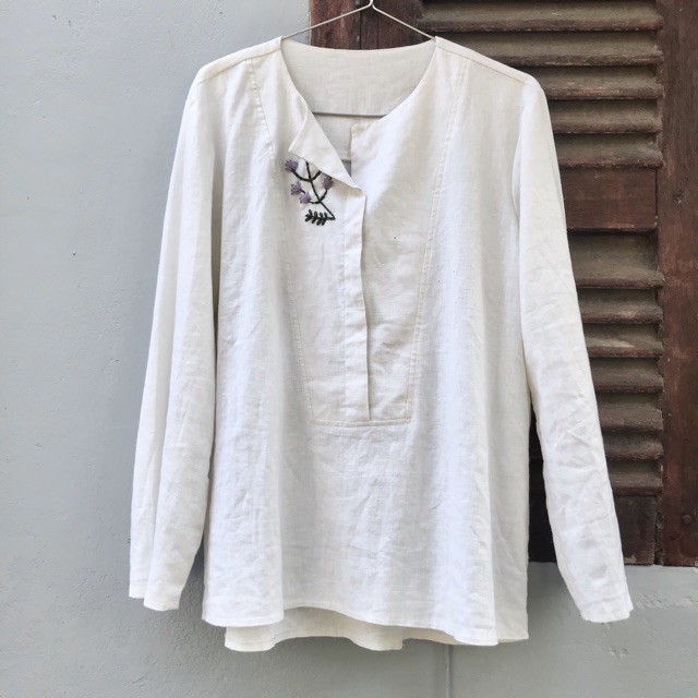 Áo linen thêu tay