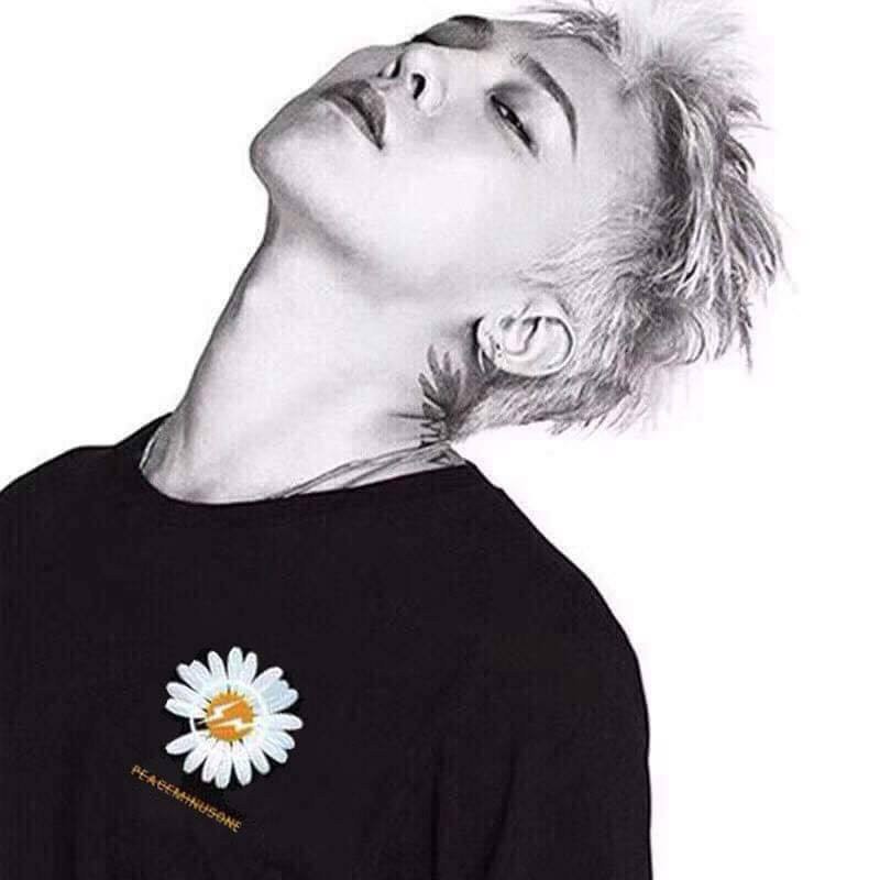 Áo thun hoa cúc tay lỡ unisex nam nữ form rộng cổ tròn vải cotton thấm hút | Beway