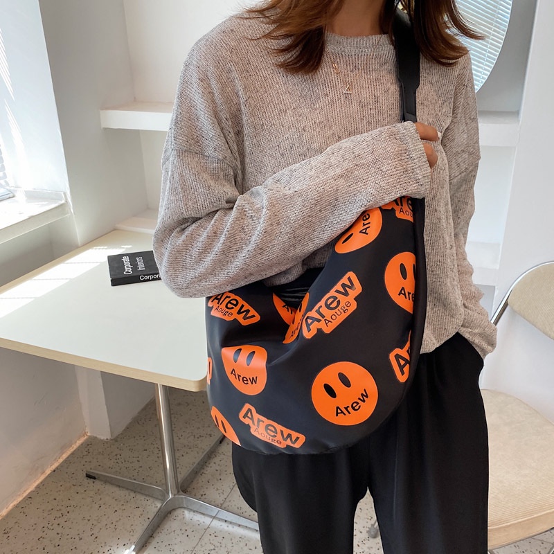 Túi đeo vai Ielgy kiểu yên ngựa giản đơn họa tiết in phong cách retro với ngăn chứa lớn tiện lợi cho phái nữ