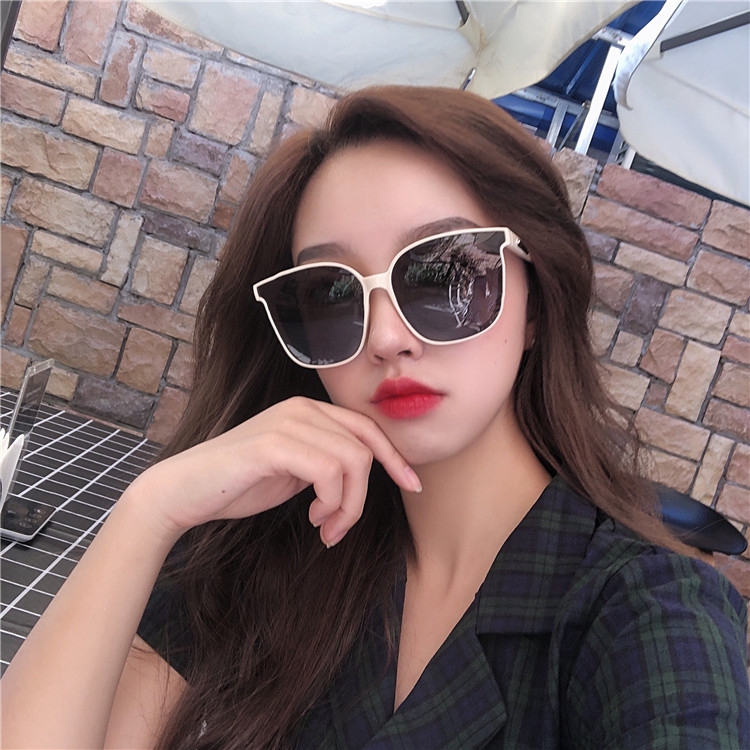 Kính mát gọng vuông cho nữ thiết kế tinh tế chất lượng cao