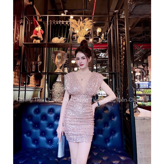 Váy kim sa cổ V pha lưới ngực