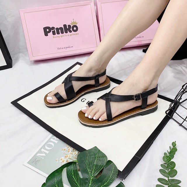 Sandal xỏ ngón quai chéo