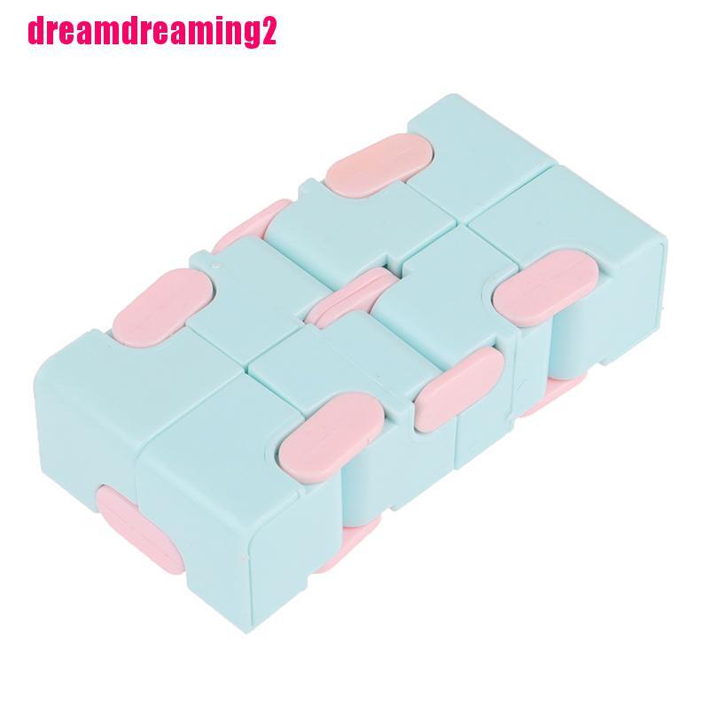 Khối Rubik Châu Âu Giúp Giảm Căng Thẳng