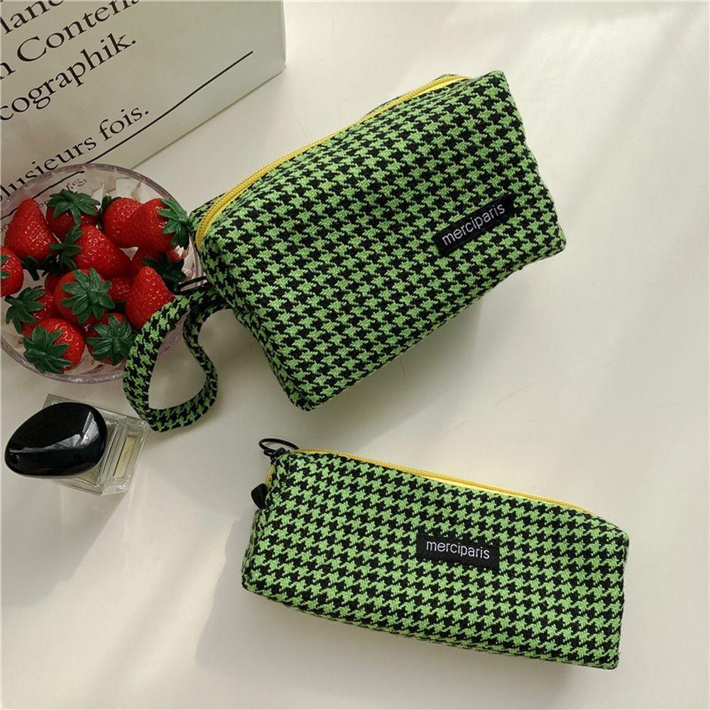 1 Túi Đựng Bút / Đồ Trang Điểm Đa Năng Có Dây Đeo Cổ Tay Tiện Dụng