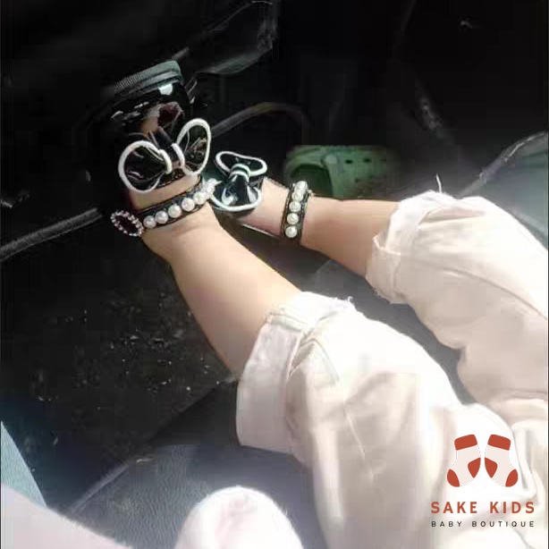 Giày búp bê tập đi bé gái - Giày bệt quai dán ngọc phối nơ dễ thương chất da PU mềm nhẹ mẫu mới nhất M304