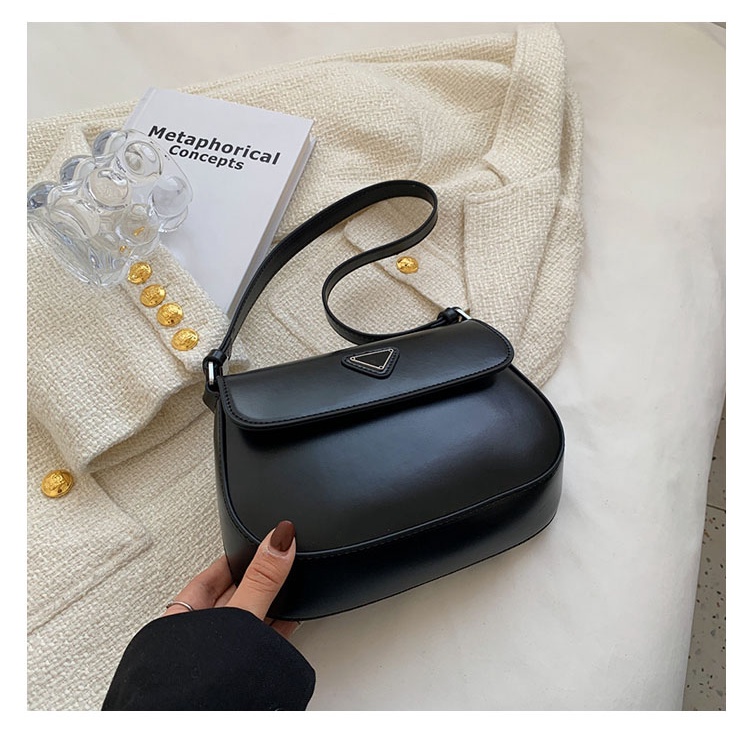 Túi xách góc bầu nắp đính tam giác