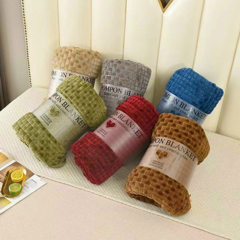 CHĂN LÔNG TUYẾT BLANKET POMPON  MÀU XANH RÊU/ XANH BỘ ĐỘI  KT:2MX2M3 Siêu Mềm Mượt.Dịu Nhẹ Tạo Thoải Mái Cho Giấc Ngủ