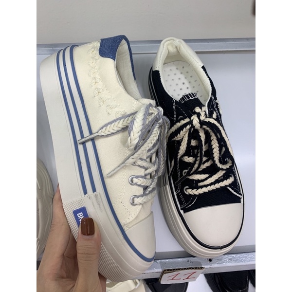 Giày thể thao sneaker nữ BNR cổ thấp vải canvas đế cao su 3.5 cm phối dây tết màu kem xanh/ đen trắng