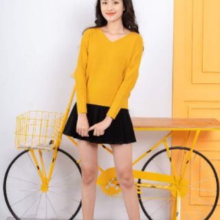1 đôi Áo len đôi cổ tròn màu vàng mộng mơ