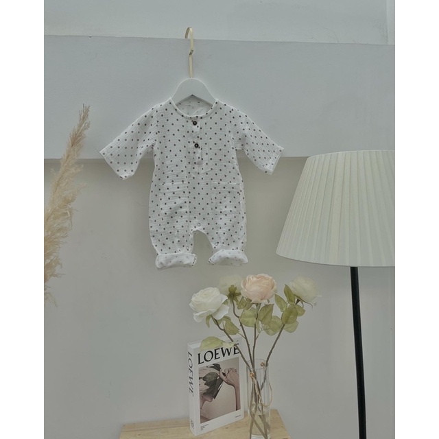 Romper muslin chấm bi em bé