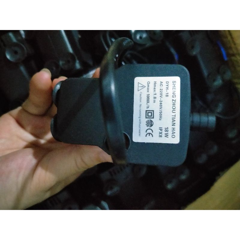 Động cơ bơm nước ở quạt điều hoà