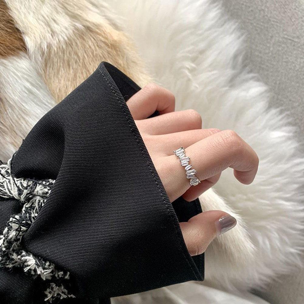 Nhẫn hở đính đá sang trọng cho nữ