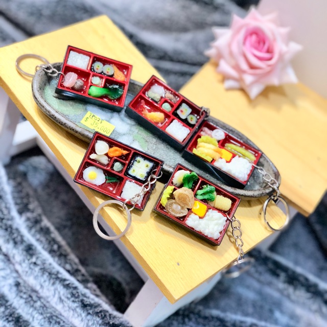 Móc khoá khay sushi