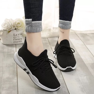Giày sneaker