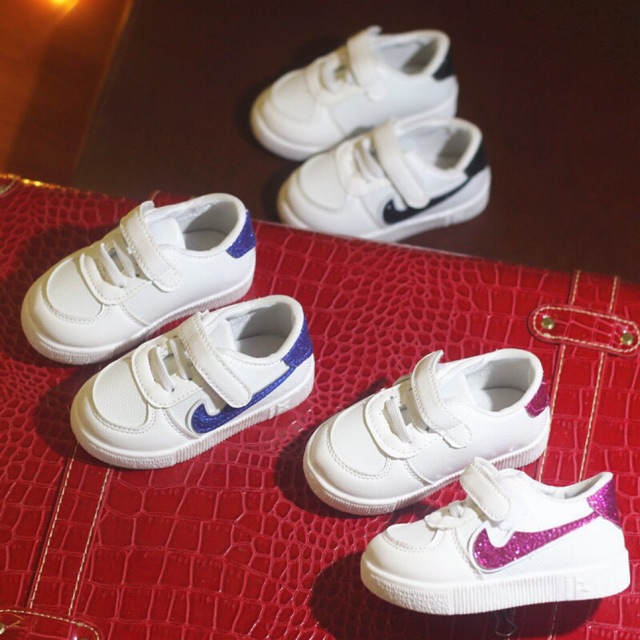 Giày thể thao bé gái nike xanh
