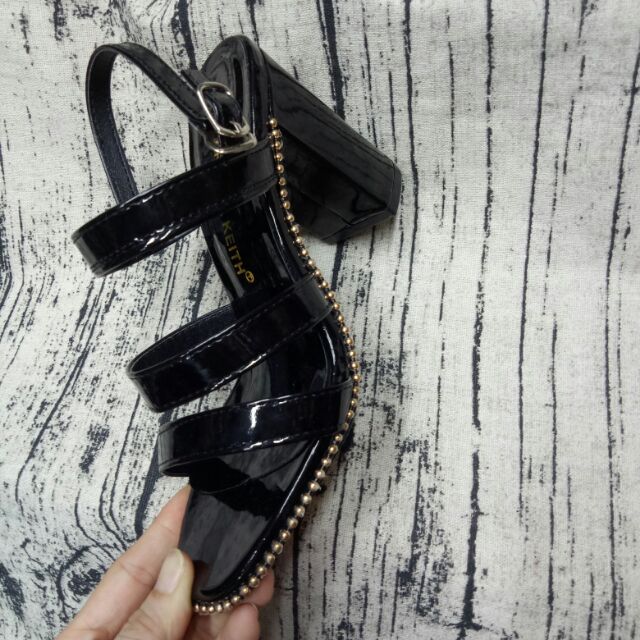 Sét ri 5 size(35➡39) sandal gót vuông 7f đinh hạt