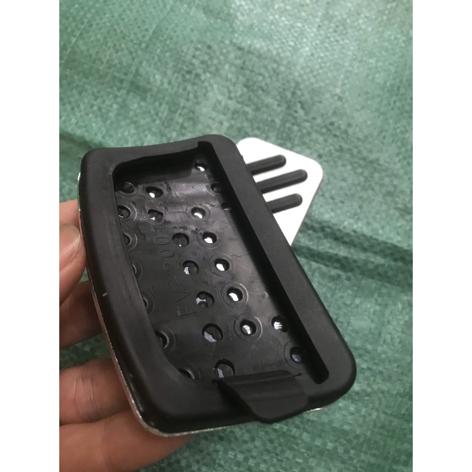 Ốp chân ga chân phanh xe Kia Seltos